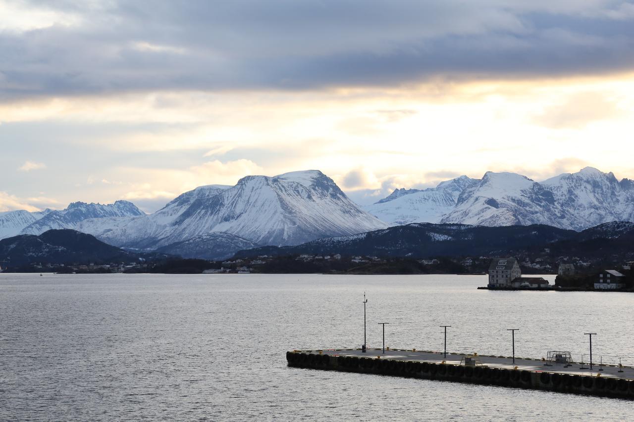 Four Monkeys Hotel Alesund Exterior photo