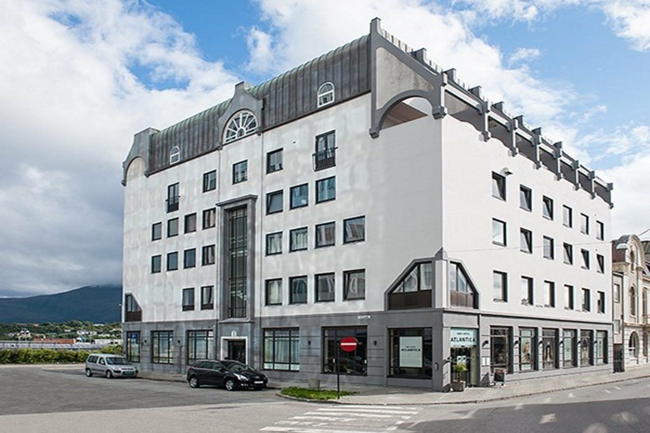 Four Monkeys Hotel Alesund Exterior photo