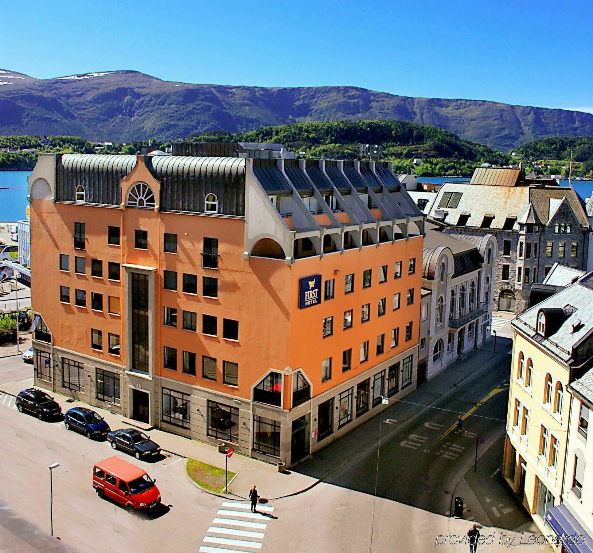 Four Monkeys Hotel Alesund Exterior photo